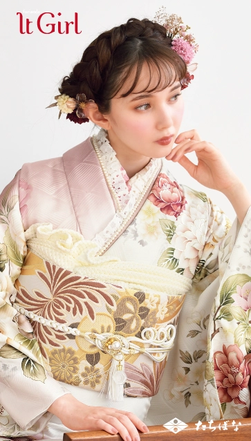 マーシュ彩ちゃん”着用の振袖-白｜成人記念の新作振袖ご紹介 IT-2605