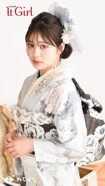 代田萌花ちゃん”着用の振袖-水色｜成人記念の新作振袖ご紹介