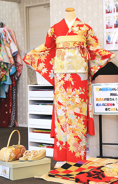 夏の成人式におすすめの赤系夏振袖・絽振袖レンタルプラン【たちばな・シャレニー】