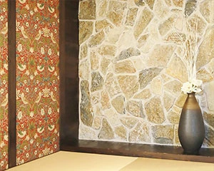 【11,000円~振袖撮影プラン/15,400円~持込振袖撮影プラン】和テイストのスタジオをご紹介 シーン1 |2024年・2025年 成人必見のたちばな公式・成人式 振袖キャンペーン|成人式に出ない方必見のお得な撮影プラン♪写真もデータも1枚から追加購入OK!もちろんアルバムもご用意しております!嬉しい特典:平日ドレスへのお着替え無料、家族写真の撮影が無料|たちばな公式