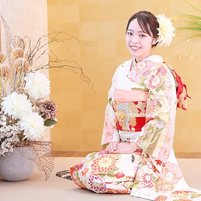 【成人式キャンペーンをご利用の素敵なお客様をご紹介】振袖 白 和室|たちばな公式