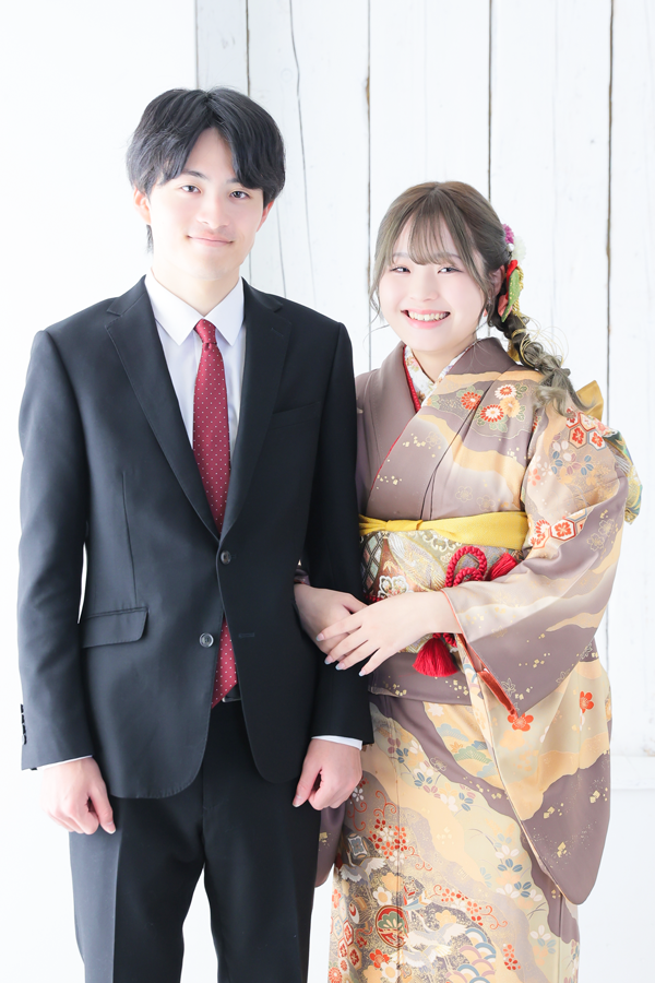 ご家族全員で振袖姿の主役を囲んだ記念写真